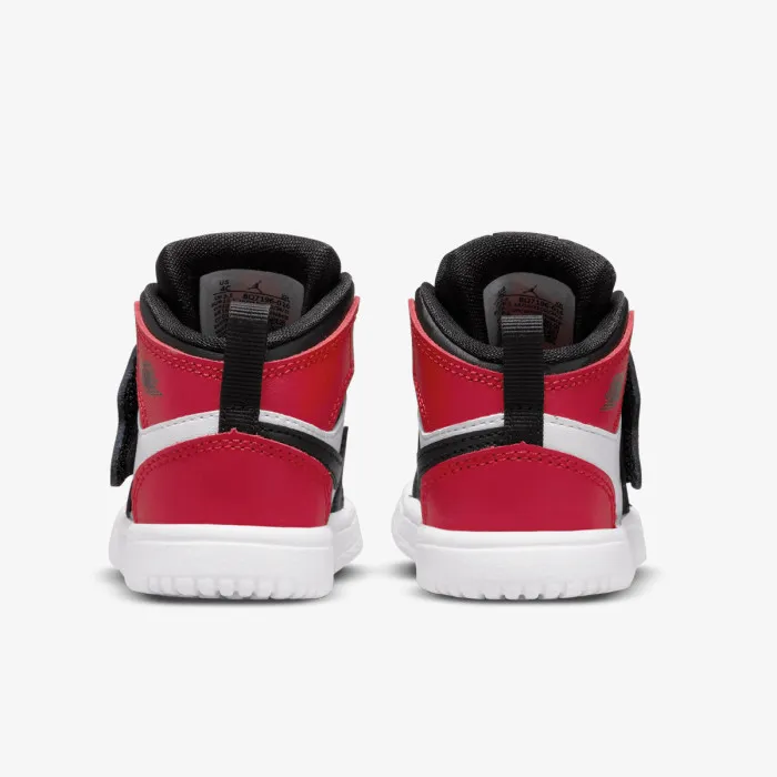 Nike BASKETBALL SNEAKERS 