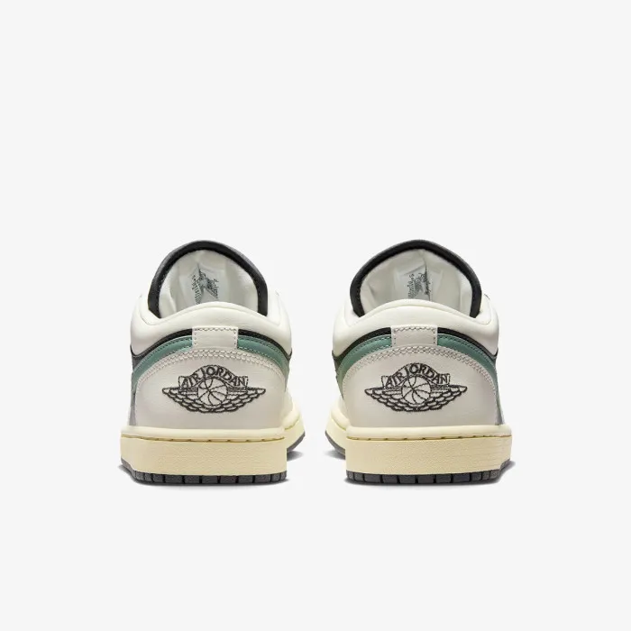Nike WMNS AIR JORDAN 1 LOW 