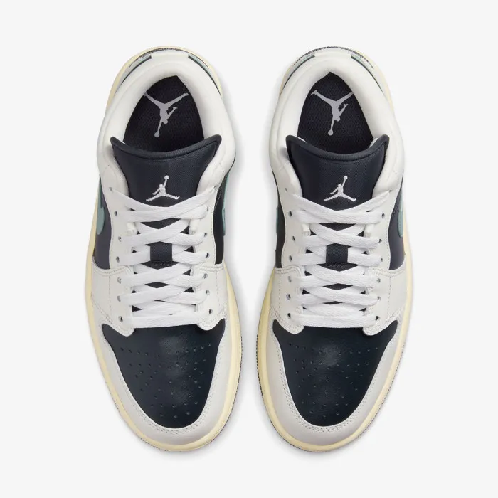 Nike WMNS AIR JORDAN 1 LOW 