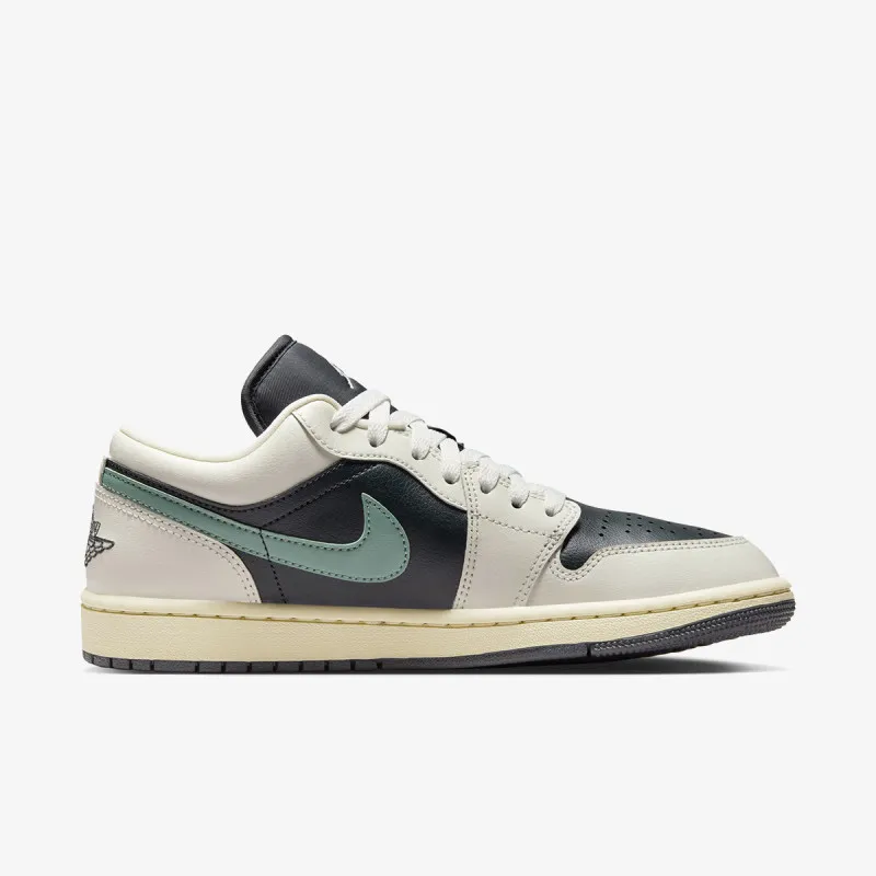 Nike WMNS AIR JORDAN 1 LOW 