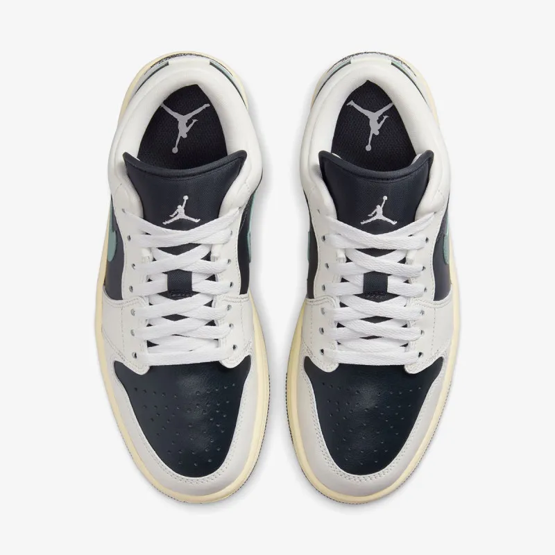 Nike WMNS AIR JORDAN 1 LOW 