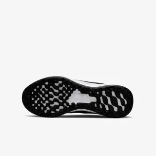 Nike Revolution 6