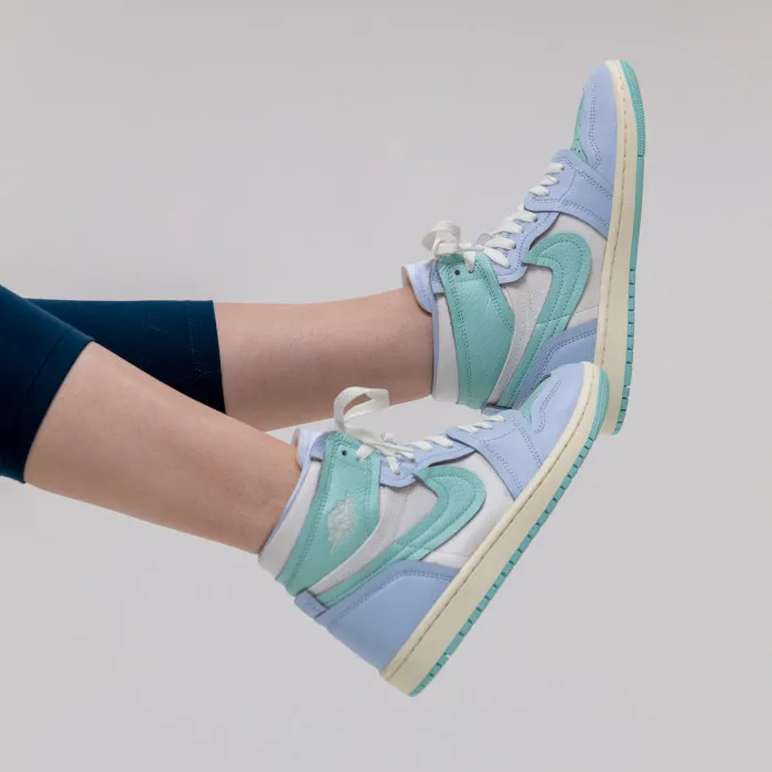 Nike WMNS AIR JORDAN 1 MM HIGH 