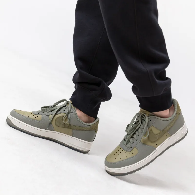 Nike AIR FORCE 1 '07 LV8 ESS+
