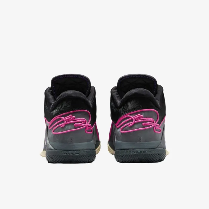 Nike LEBRON XXII 