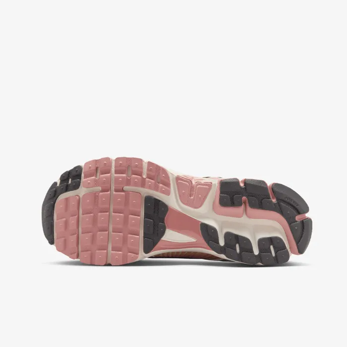 Nike W NIKE ZOOM VOMERO 5 NEWS 