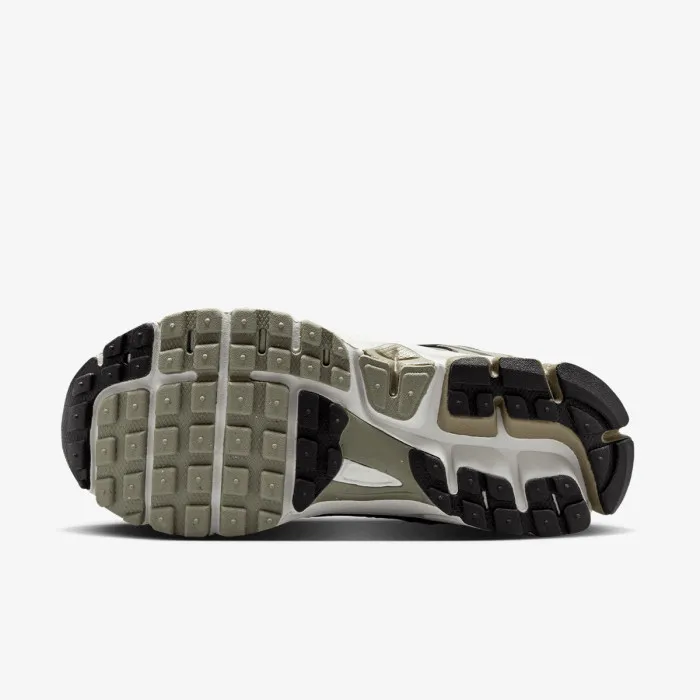 Nike VOMERO 5 BG 