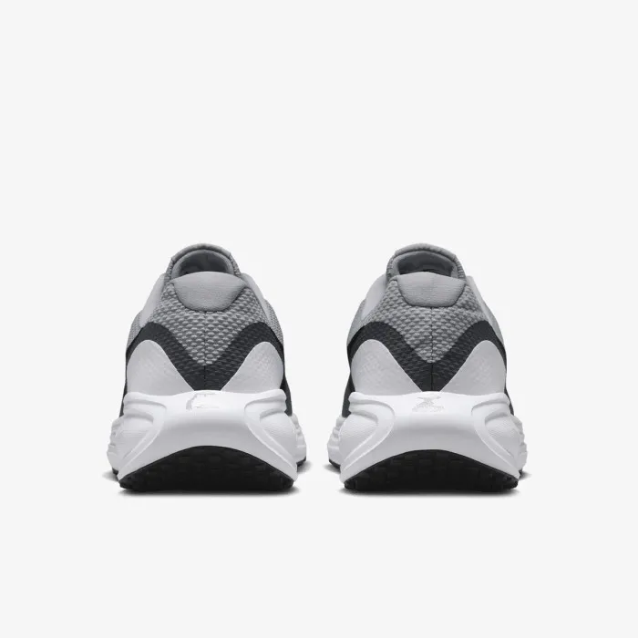 Nike NIKE REVOLUTION 8 