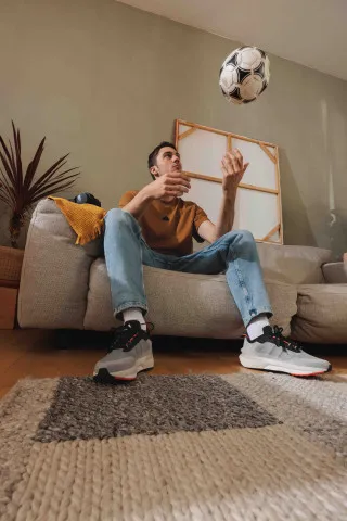 adidas AVRYN