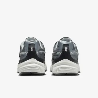 Nike NIKE INITIATOR SC 