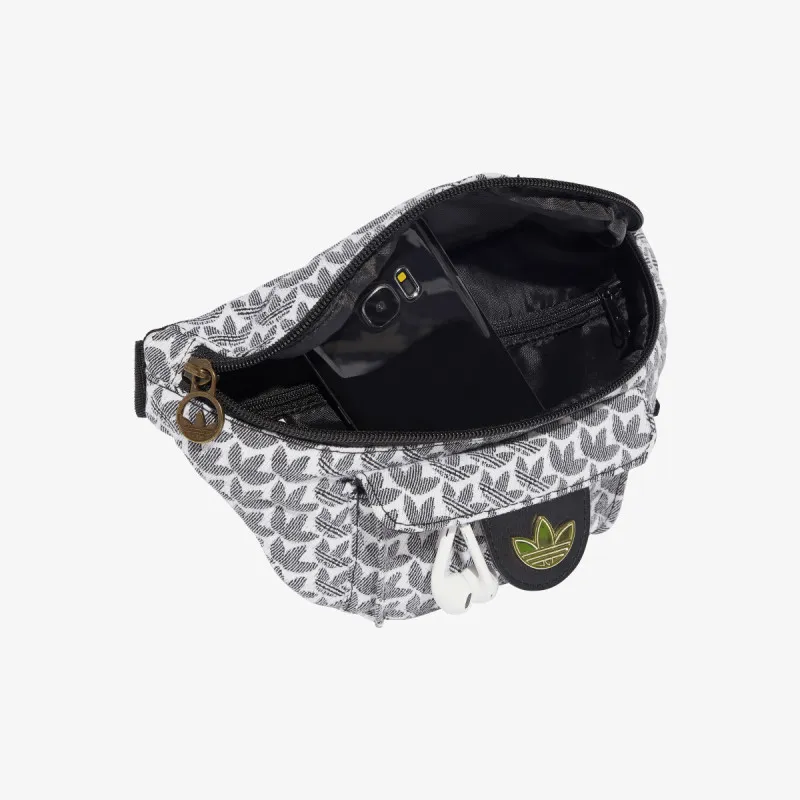 adidas Trefoil Moment