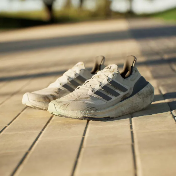 adidas ULTRABOOST LIGHT 