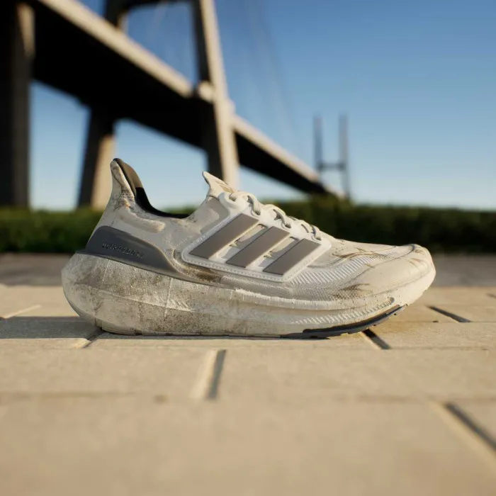 adidas ULTRABOOST LIGHT 