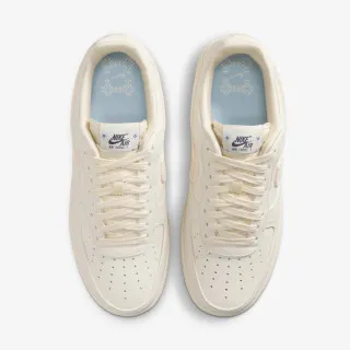 Nike WMNS AIR FORCE 1 '07 LX CN 