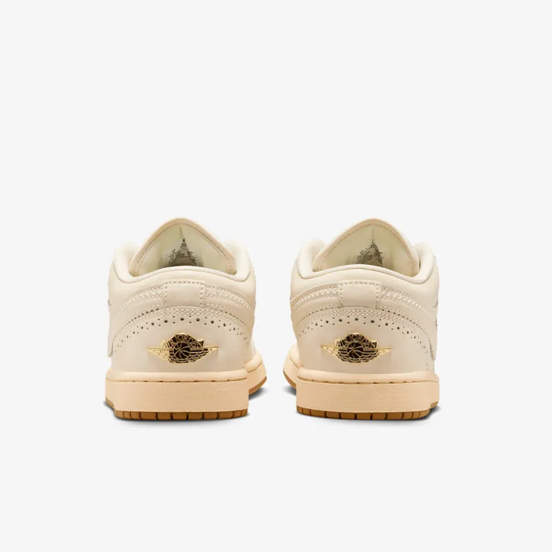 Nike WMNS AIR JORDAN 1 LOW SE 