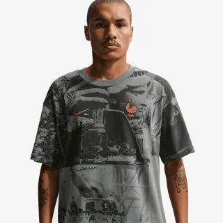 Nike FFF M NK AOP TEE 