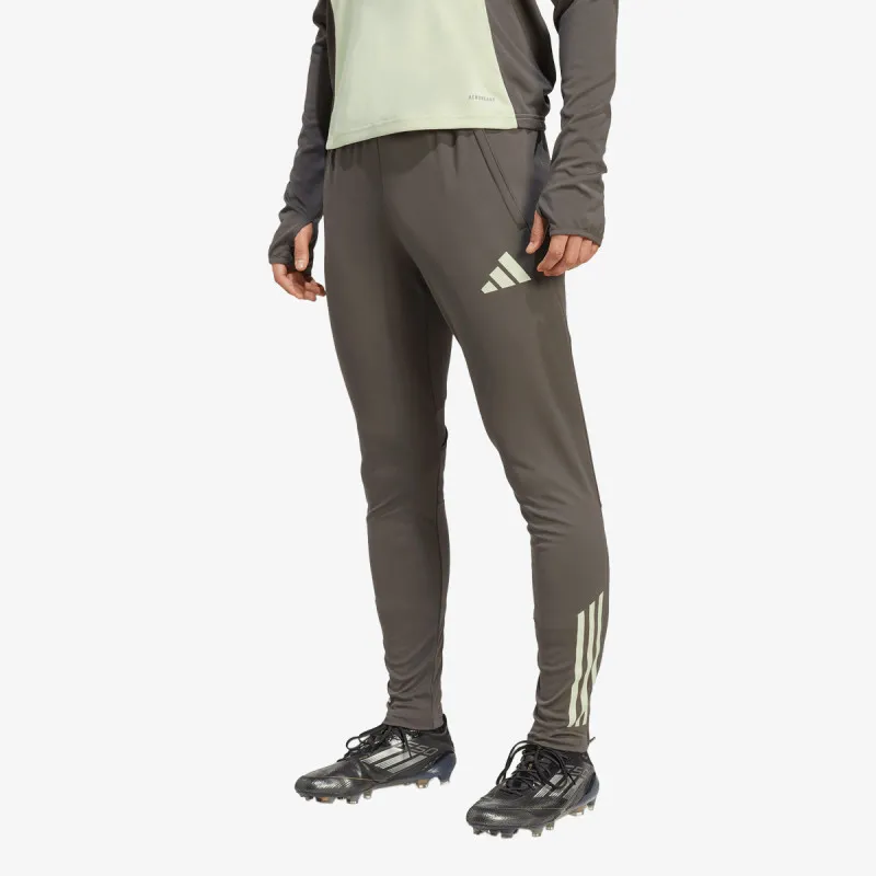 adidas REAL TR PNT