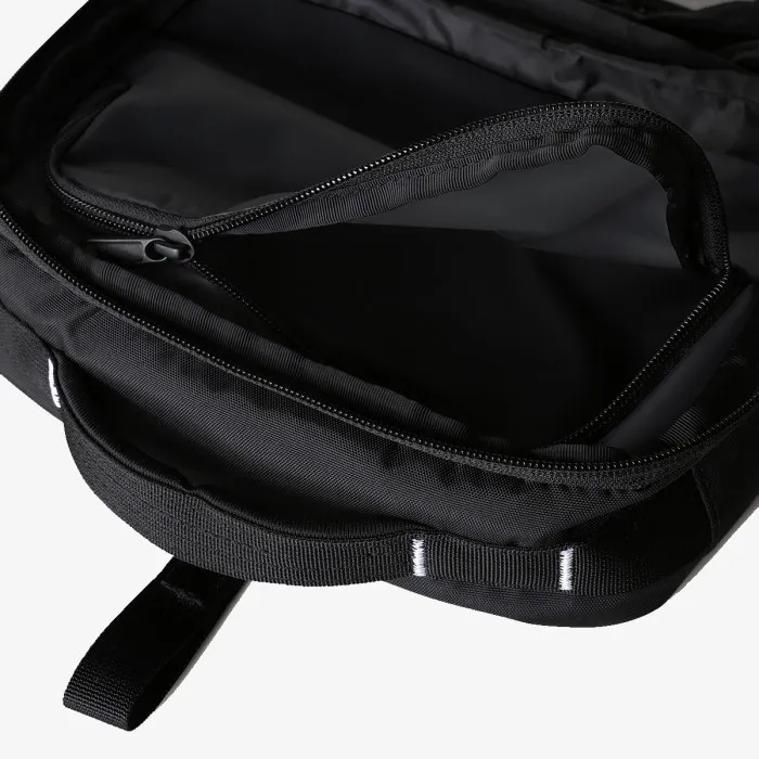 THE NORTH FACE BASE CAMP VOYAGER DOPP KIT 